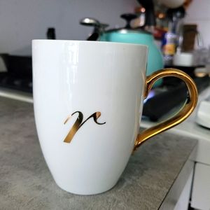 "R" mug